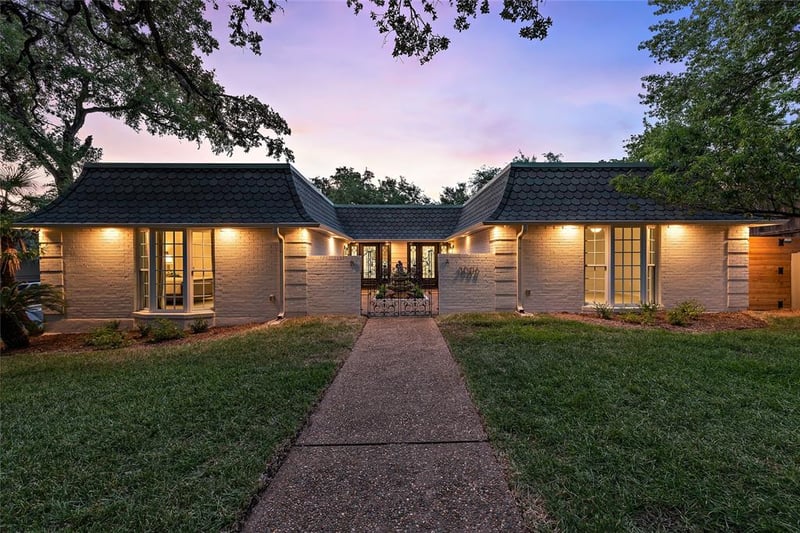 Virtual tour of 3006 Maywood Cr