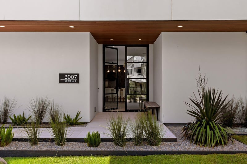 Virtual tour of 3007 Locke LN