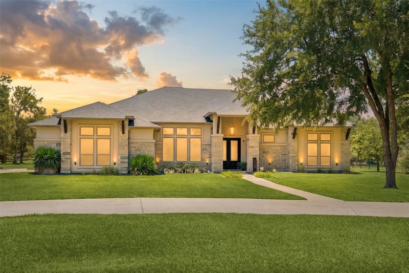 Virtual tour of 3008 Rolling Meadow DR