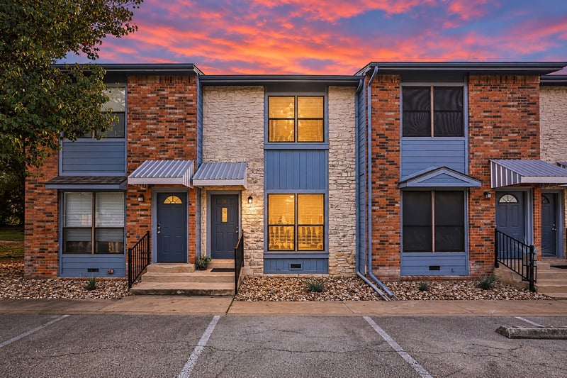 Virtual tour of 3008 Whisper Oaks Ln Unit #B