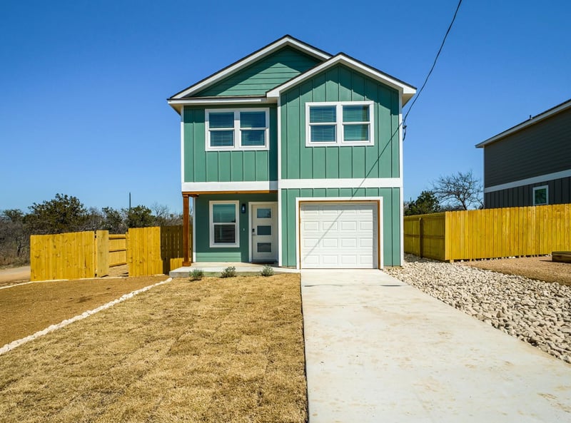 Virtual tour of 301 Cedarhill Dr