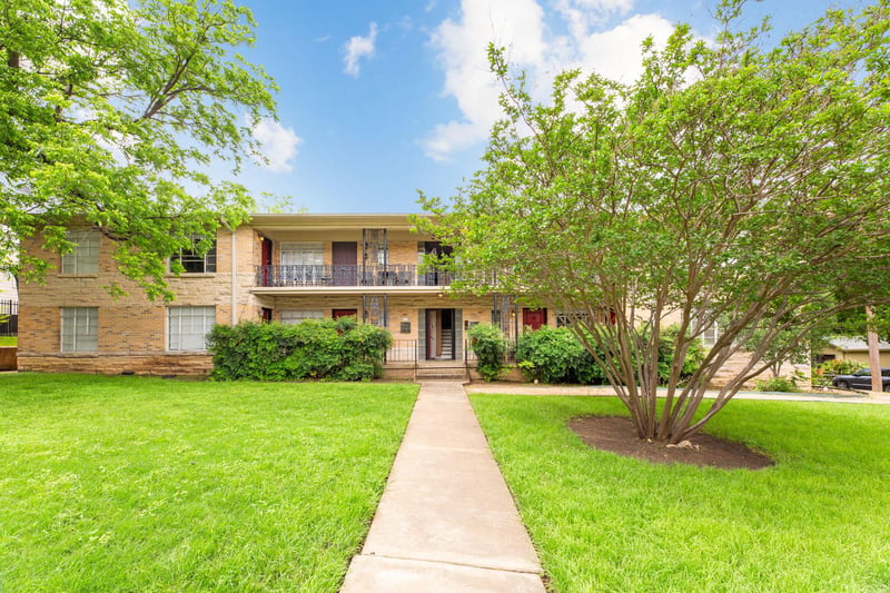 Virtual tour of 301 E 34th ST Unit #107