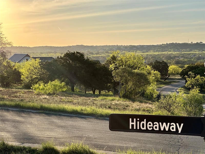 Virtual tour of 301 Hideaway