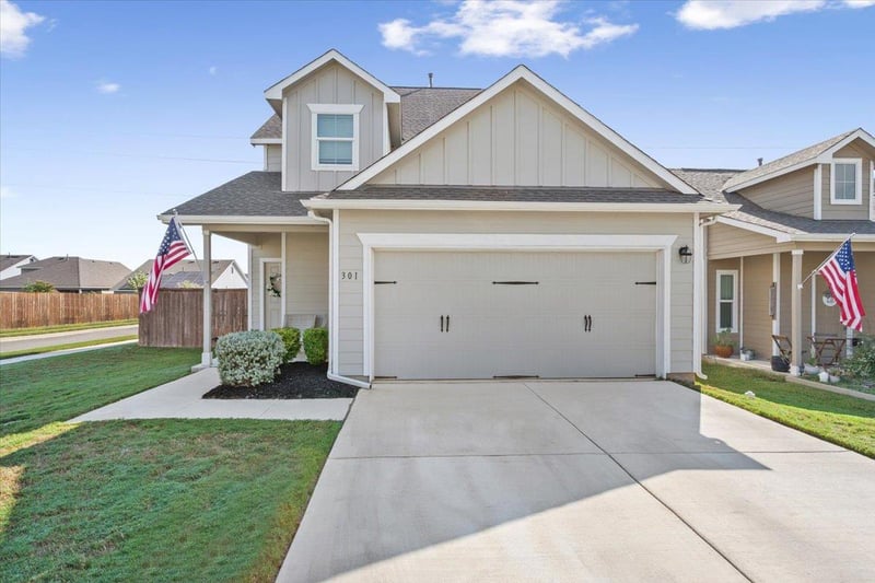 Virtual tour of 301 Majestic Cedar Ct
