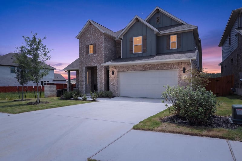 Virtual tour of 301 McMillian DR