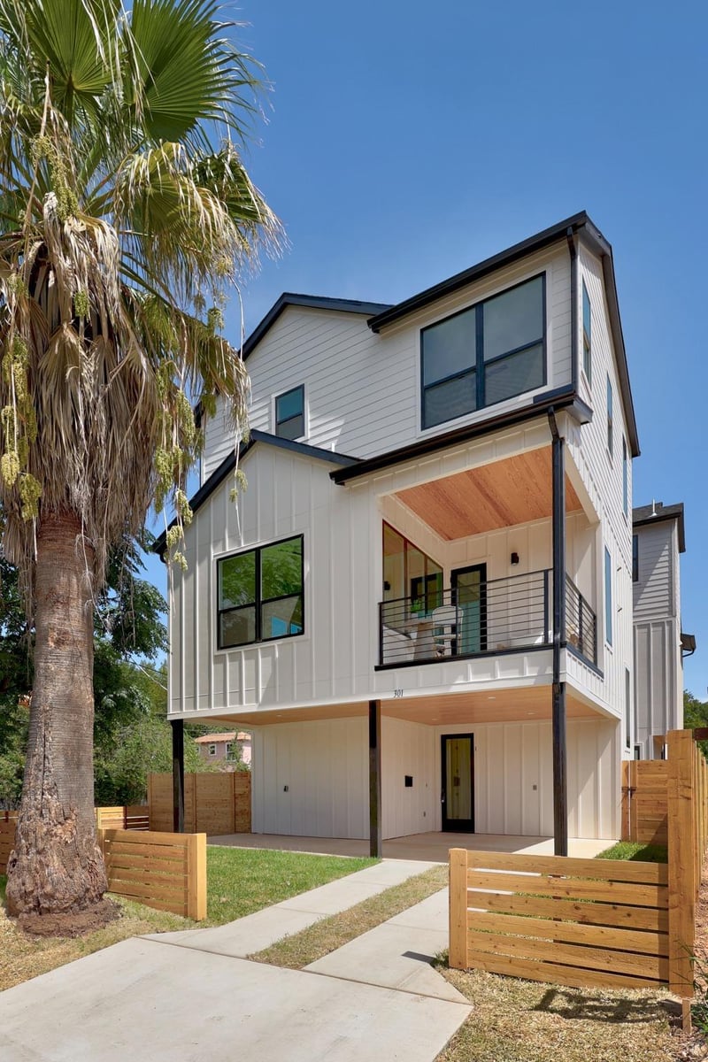 Virtual tour of 301 N Pleasant Valley RD Unit #1