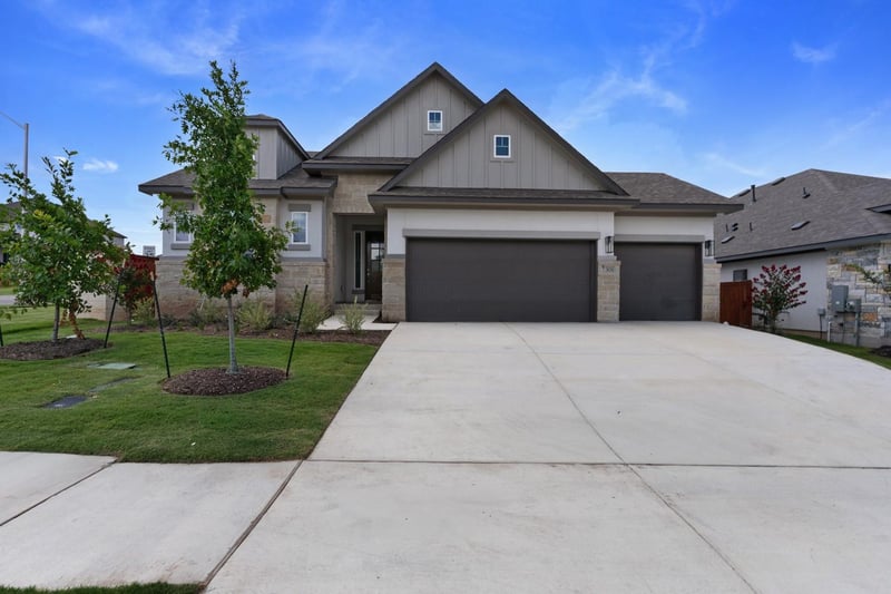 Virtual tour of 301 Oak Blossom RD