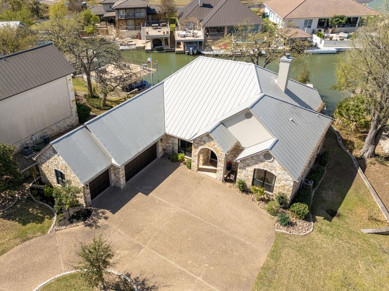 Virtual tour of 3012 Driftwood LN