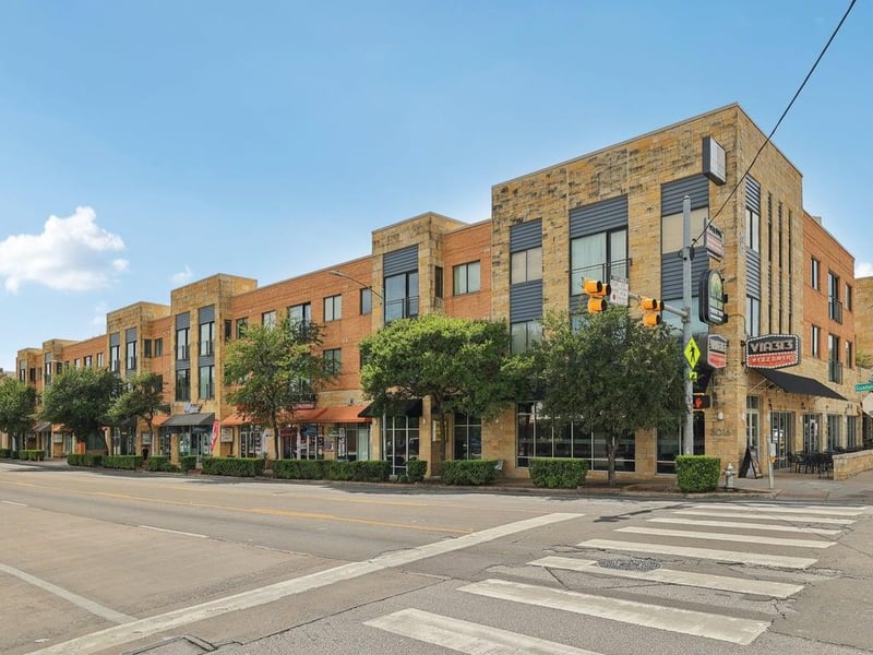 Virtual tour of 3016 Guadalupe St Unit #211