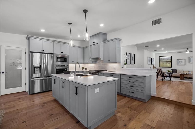 Virtual tour of 3019 Fontana DR
