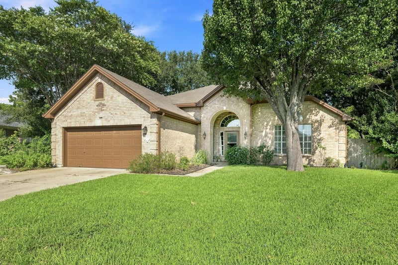 Virtual tour of 302 N Carriage Hills DR
