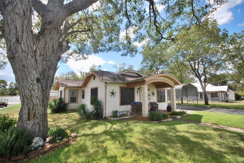 Virtual tour of 302 S Main St