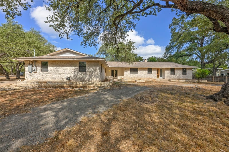Virtual tour of 302 Westlake Dr