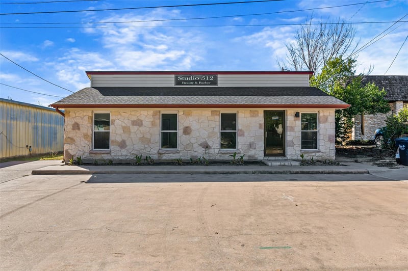 Virtual tour of 303 Childress DR