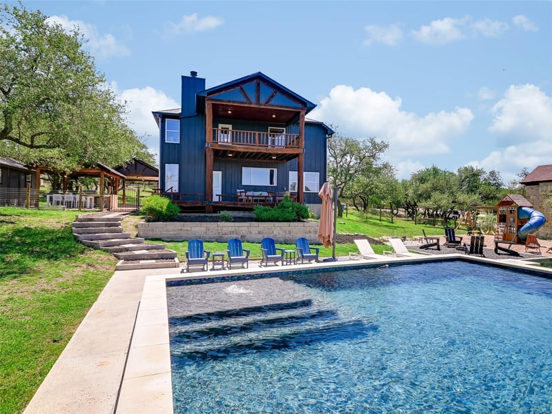Virtual tour of 303 N Canyonwood Dr
