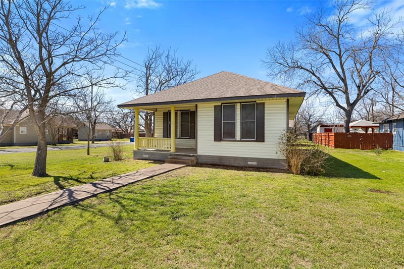 Virtual tour of 303  Vernon St