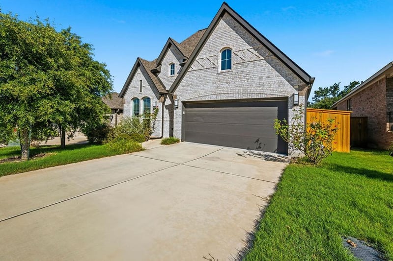 Virtual tour of 304 Barton Oak TRL
