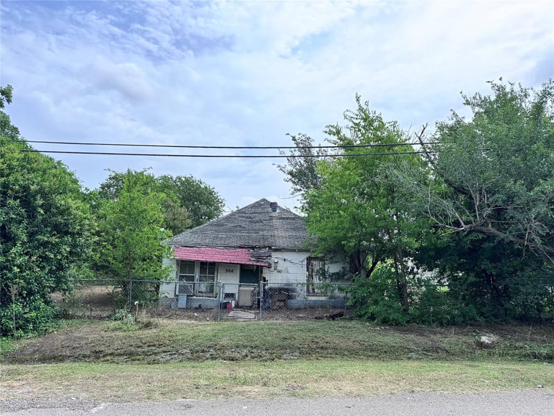 Virtual tour of 304 E Prairie Ave