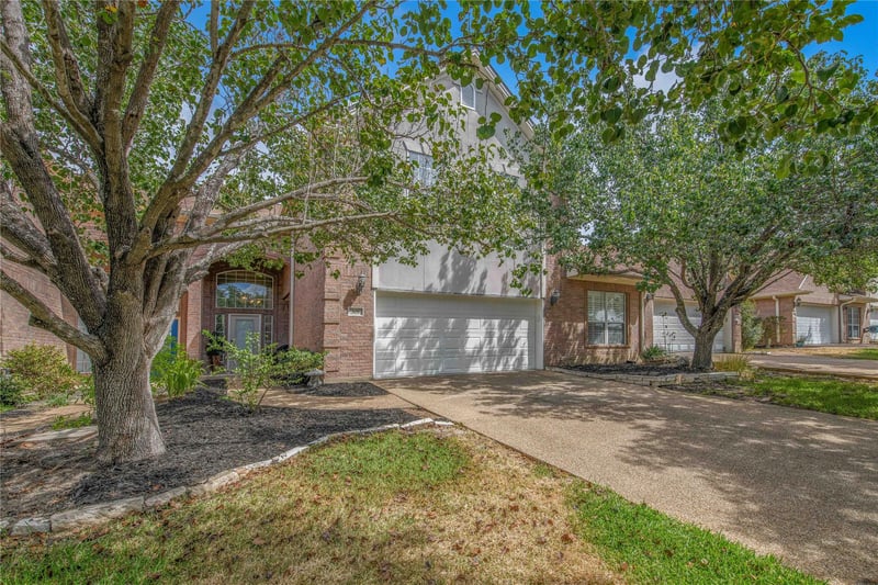 Virtual tour of 305 Chimney Hill Dr