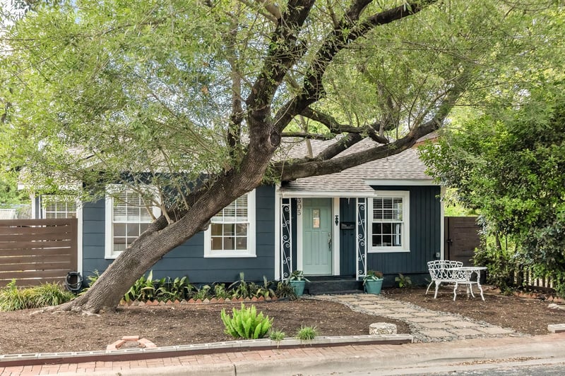 Virtual tour of 305 E 50th ST