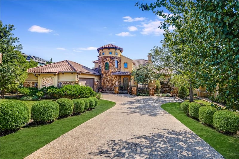 Virtual tour of 305 Golden Bear DR