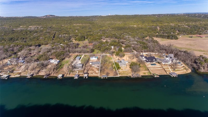 Virtual tour of 305 Lago Verde DR