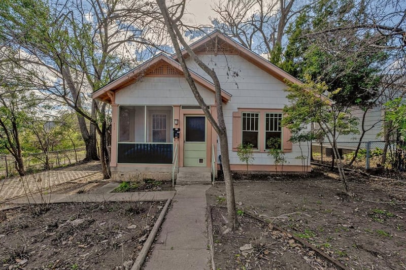Virtual tour of 305 Leland ST