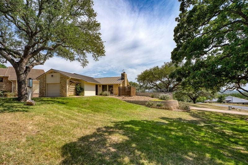 Virtual tour of 305 Onyx DR