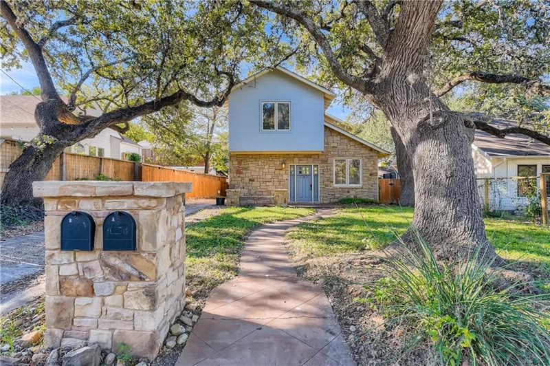 Virtual tour of 305 W Live Oak ST Unit #A