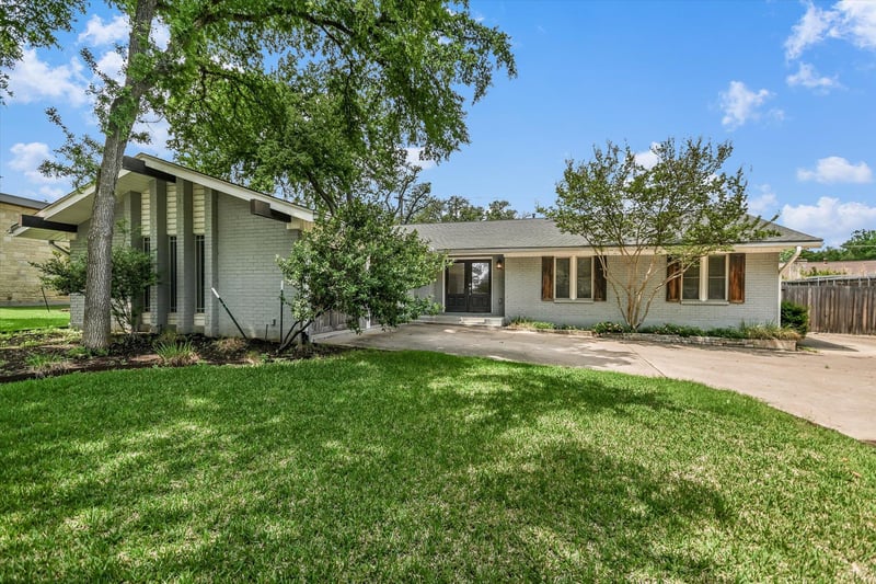 Virtual tour of 306 Briarwood TRL