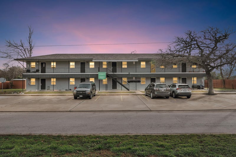 Virtual tour of 306 Calhoun DR