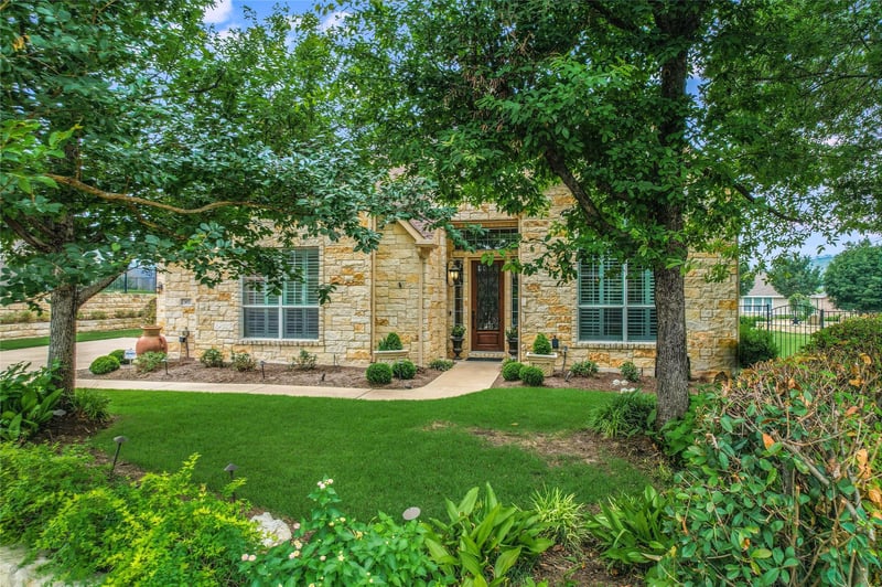 Virtual tour of 307 Hensley DR