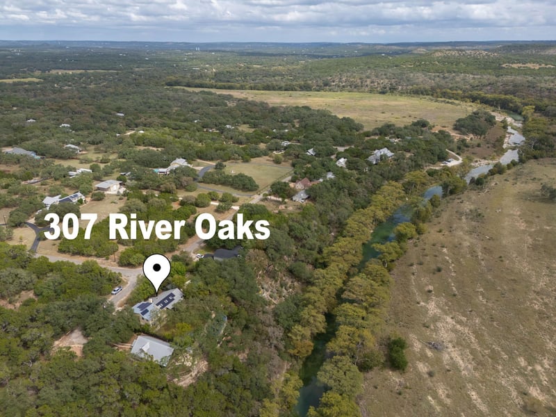 Virtual tour of 307 River Oaks Dr