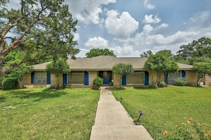 Virtual tour of 307 Stonewall LN