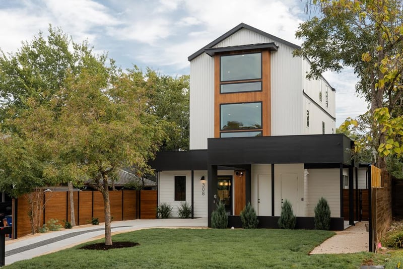 Virtual tour of 308 El Paso ST