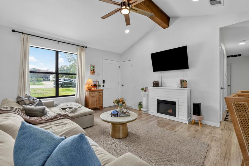 Virtual tour of 308 River Hills DR