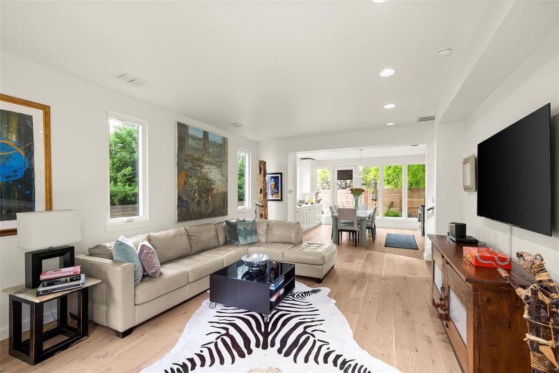 Virtual tour of 308 W Milton ST