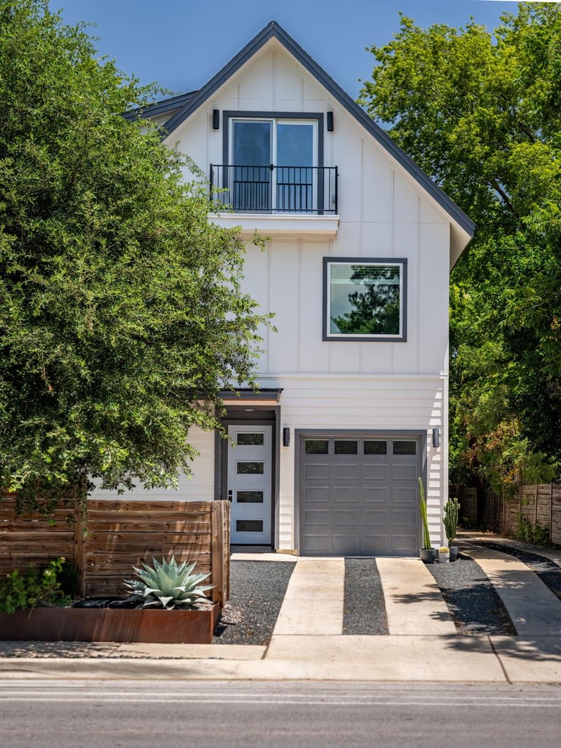 Virtual tour of 308 W North Loop BLVD Unit #1