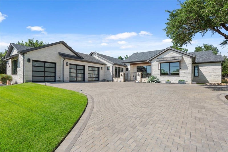 Virtual tour of 309 Highland Spring LN