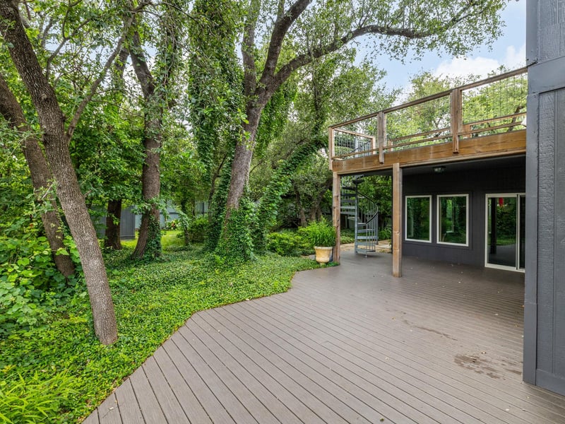 Virtual tour of 309 N Kings Canyon DR