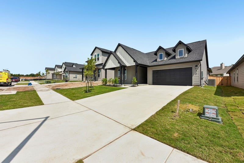 Virtual tour of 310 Romans RD