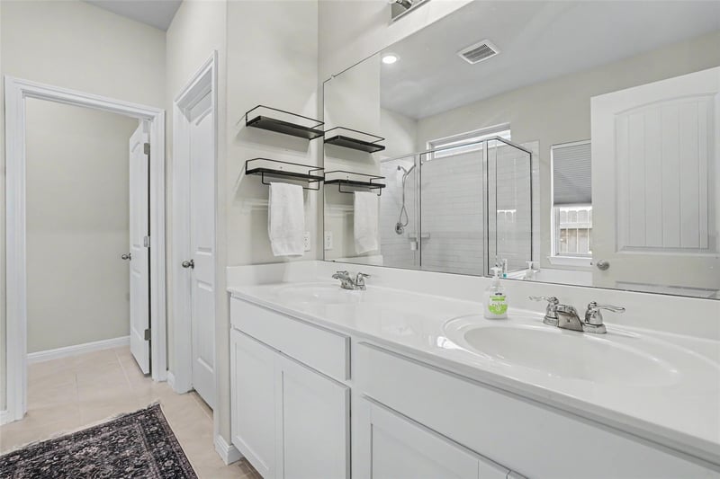 Virtual tour of 310 Running M ST