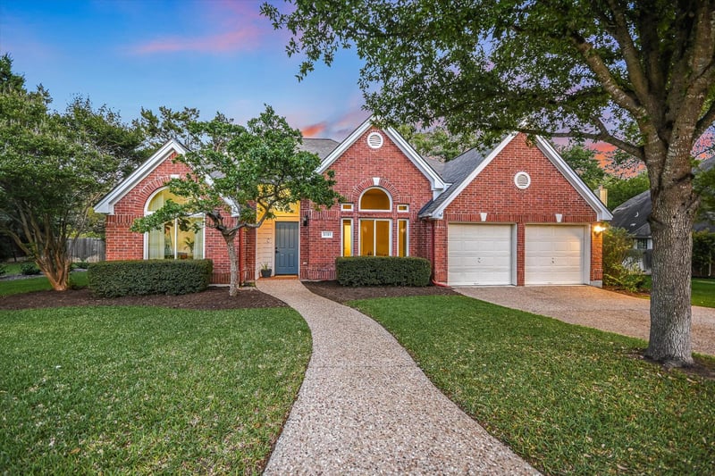 Virtual tour of 3101 Barton Point DR