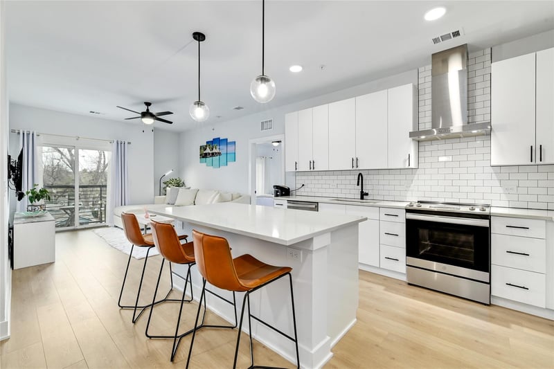 Virtual tour of 3101 Govalle Ave Unit #301