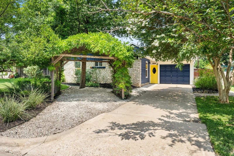 Virtual tour of 3104 Dolphin DR