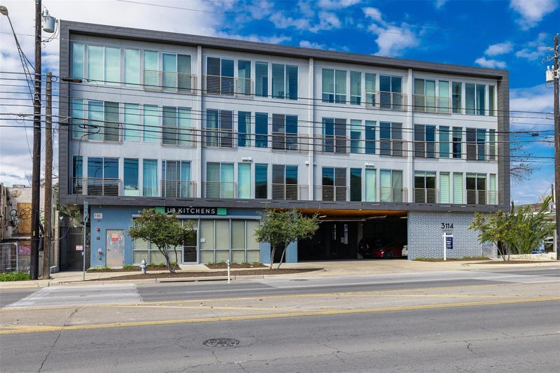 Virtual tour of 3114 S Congress Ave Unit #204