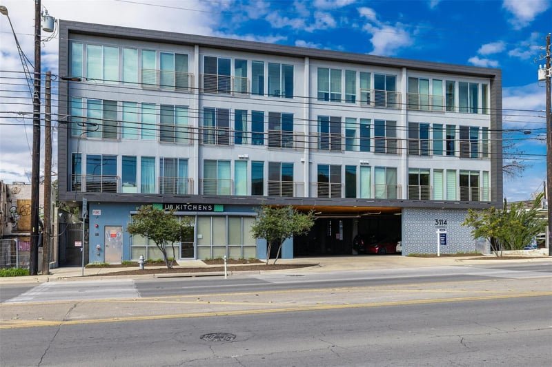 Virtual tour of 3114 S Congress Ave Unit #204