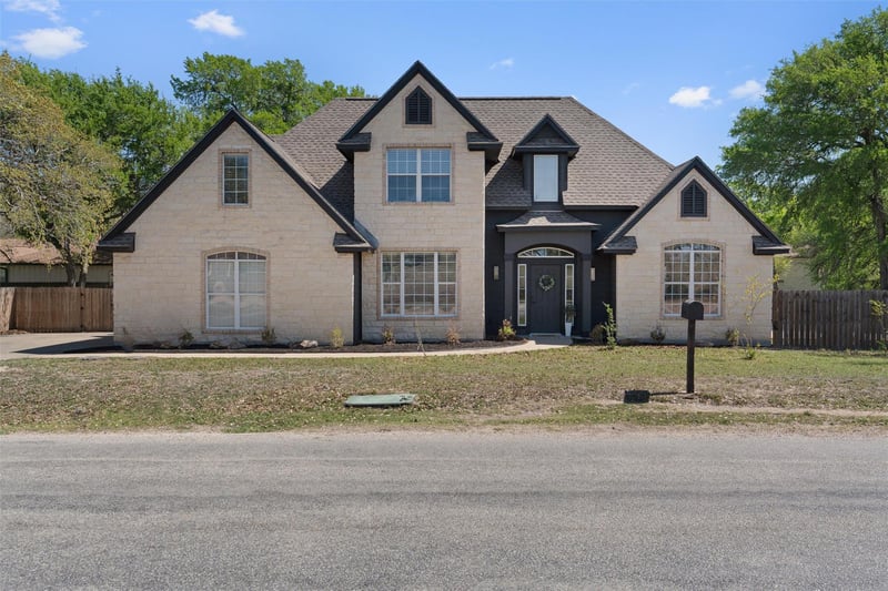 Virtual tour of 312 Country Club DR