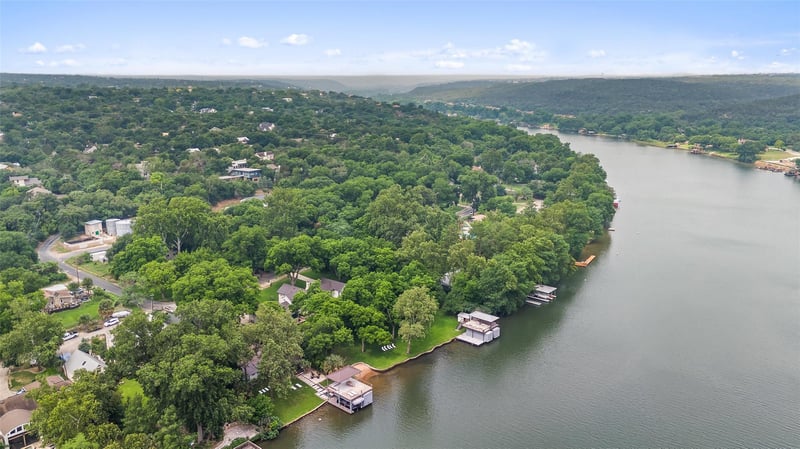 Virtual tour of 3123 Edgewater DR