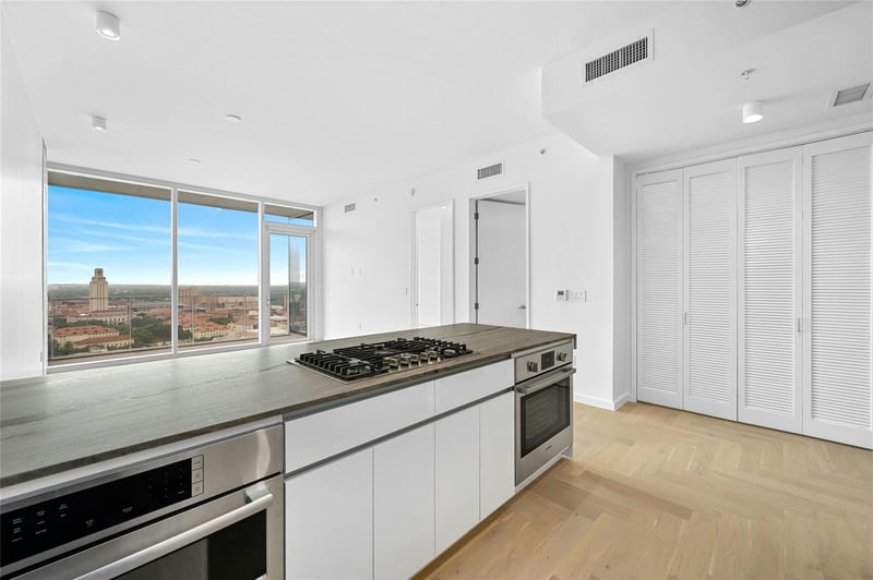 Virtual tour of 313 W 17th ST Unit #1702